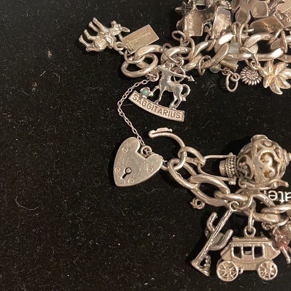 VINTAGE STERLING AND TURQUOISE LOADED WESTERN NATIVE AMERICANA CHARM BRACELET - Picture 13 of 13